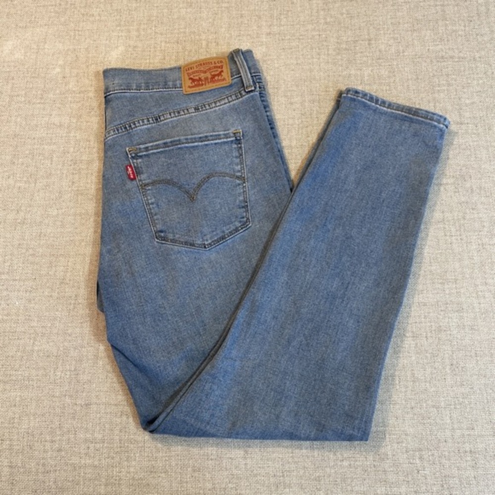 Levi's Women's 311 Shaping Skinny Jeans Medium Wash Blue Size 30"‎ x 26.5"